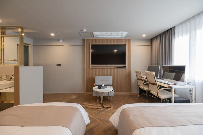 Imagen de la habitación del Hotel DongRae Denbasta. Foto 9