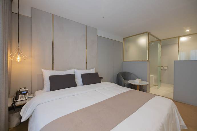 Imagen de la habitación del Hotel DongRae Denbasta. Foto 10