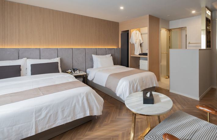 Imagen de la habitación del Hotel DongRae Denbasta. Foto 11