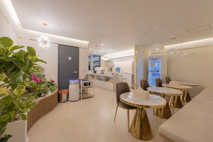 Imagen de los interiores del Hotel DongRae Denbasta. Foto 20