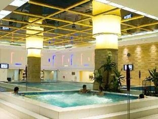 Imagen de la piscina del Hotel Dongguan Silver Holiday. Foto 7