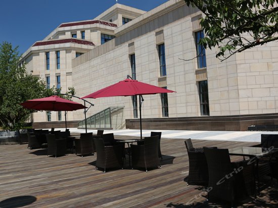 Imagen de los exteriores del Hotel Dongshan. Foto 16