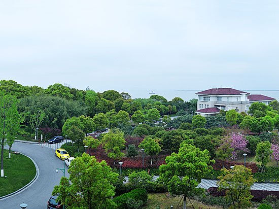 Imagen de los exteriores del Hotel Dongshan. Foto 17