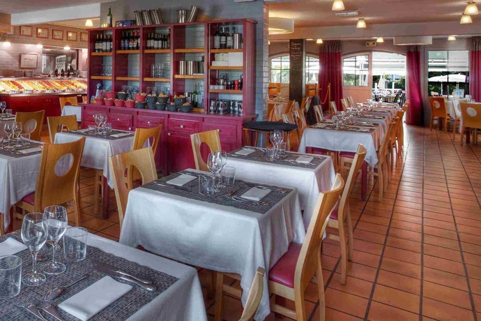 Imagen de los interiores del Hotel Donibane. Foto 11