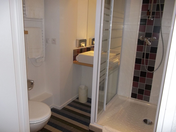 Imagen de la habitación del Hotel Donibane. Foto 4