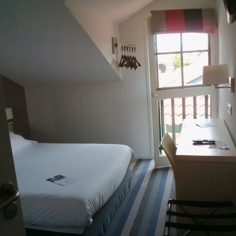 Imagen de la habitación del Hotel Donibane. Foto 5