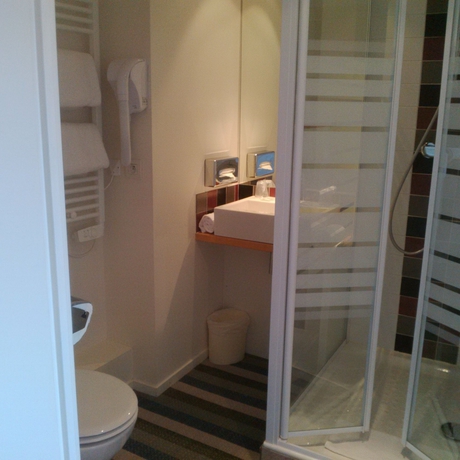 Imagen de la habitación del Hotel Donibane. Foto 7