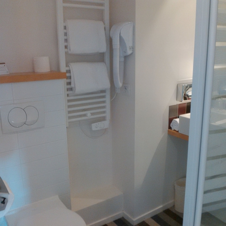 Imagen de la habitación del Hotel Donibane. Foto 8