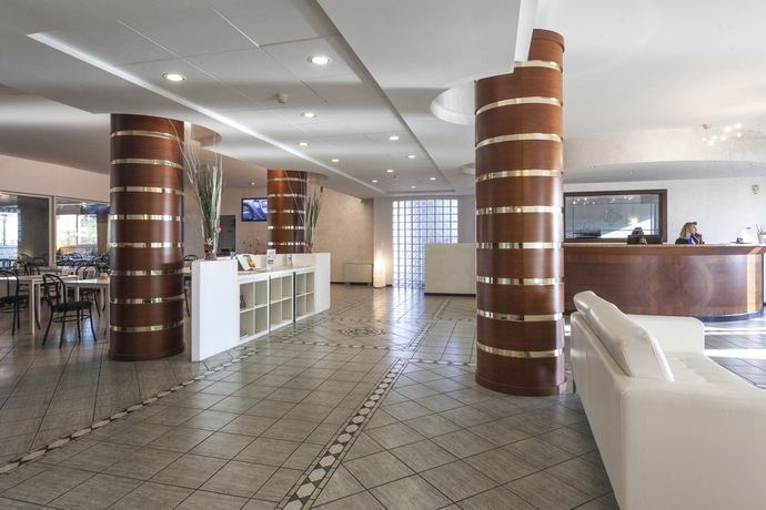 Imagen de los interiores del Hotel Donizetti. Foto 6