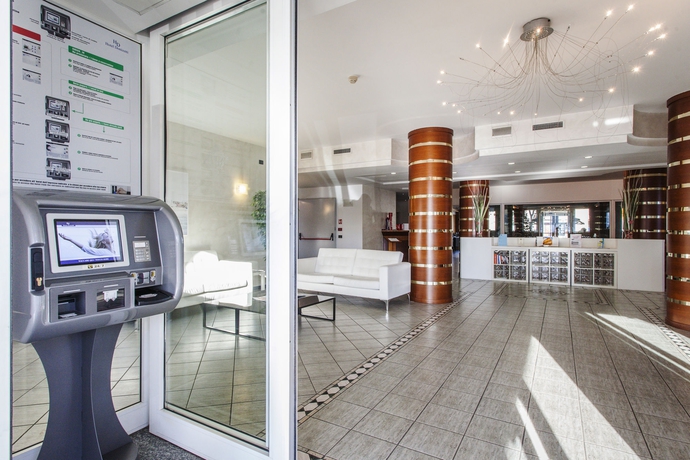 Imagen de los interiores del Hotel Donizetti. Foto 7