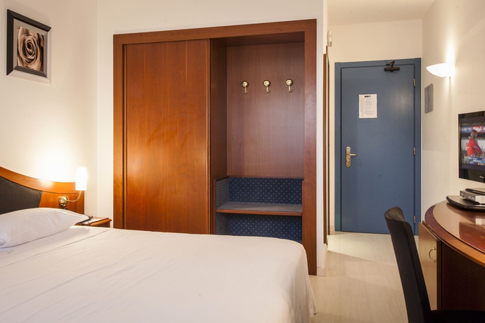 Imagen de la habitación del Hotel Donizetti. Foto 4