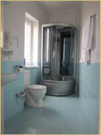 Imagen de la habitación del Hotel Donjon Hotel. Foto 7