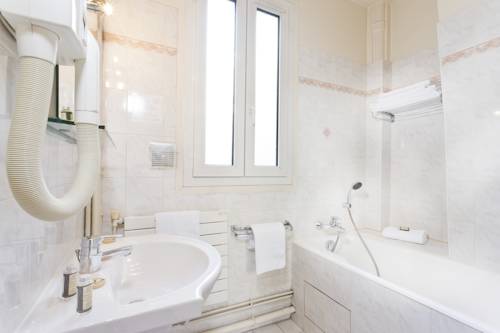 Imagen de la habitación del Hotel Donjon Vincennes. Foto 8