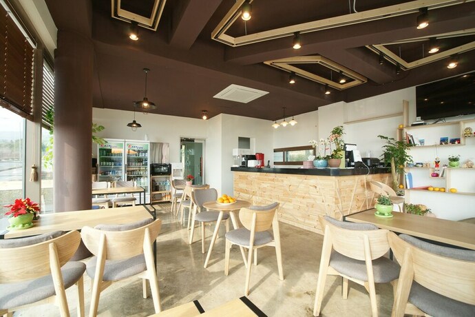 Imagen de los interiores del Hotel Donnaekohill Resort. Foto 34