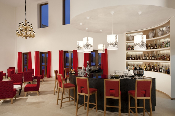 Imagen del bar/restaurante del Hotel Donnafugata Golf Resort & Spa. Foto 3