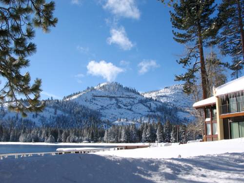 Imagen de la habitación del Hotel Donner Lake Village. Foto 2