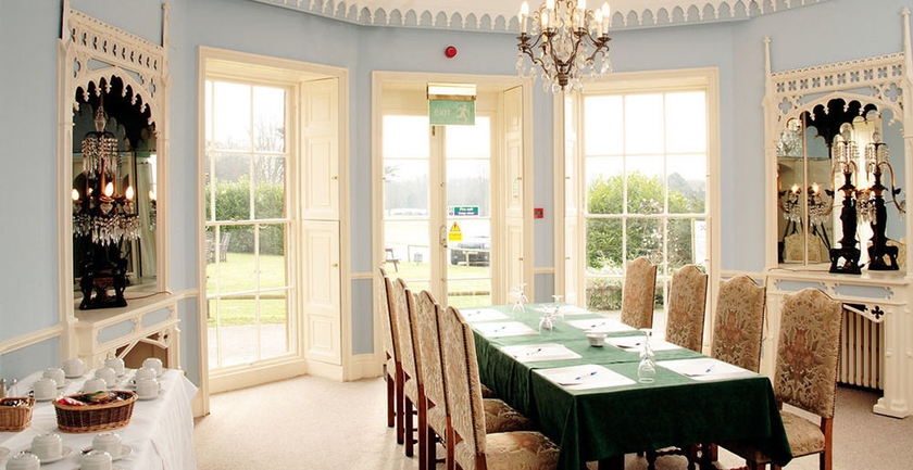 Imagen del bar/restaurante del Hotel Donnington Grove Country Club. Foto 3