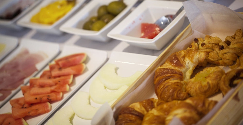 Imagen del bar/restaurante del Hotel Donnington Grove Country Club. Foto 5