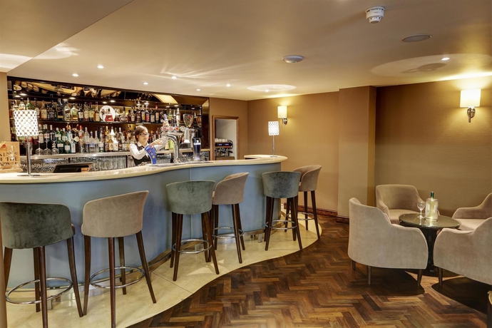 Imagen del bar/restaurante del Hotel Donnington Manor. Foto 4