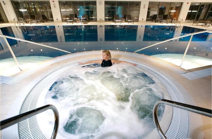 Imagen de la piscina del Hotel Donnington Valley and Spa. Foto 16