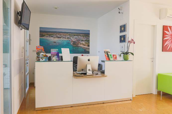 Imagen de los interiores del Hotel Donnosanto. Foto 20