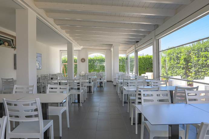 Imagen del bar/restaurante del Hotel Donnosanto. Foto 3