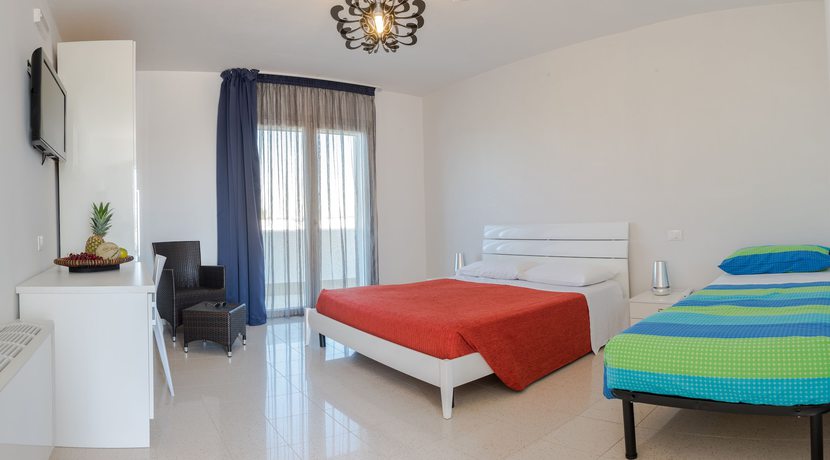 Imagen de la habitación del Hotel Donnosanto. Foto 17