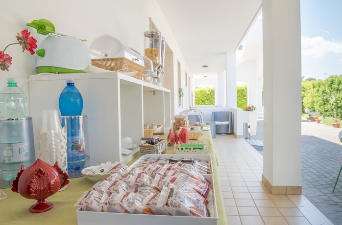 Imagen del bar/restaurante del Hotel Donnosanto Residence. Foto 7