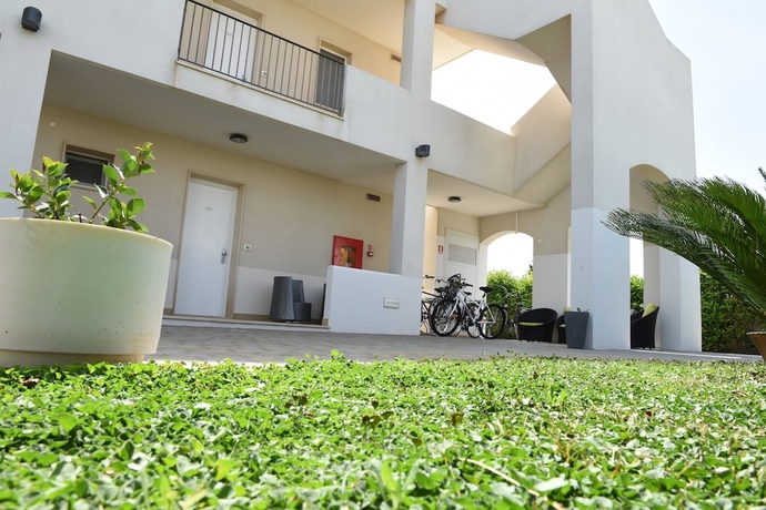 Imagen de los exteriores del Hotel Donnosanto Residence. Foto 15