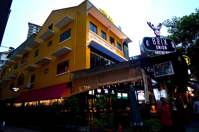 Imagen de los exteriores del Hotel Don's Den. Foto 18