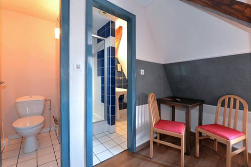 Imagen de la habitación del Hotel Dontenville. Foto 15
