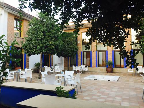 Imagen de los exteriores del Hotel Doña Aldonza. Foto 8