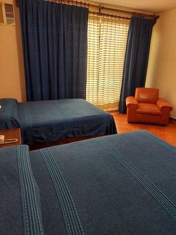 Imagen de la habitación del Hotel Do&ntilde;a Alicia. Foto 6