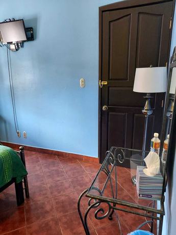 Imagen de la habitación del Hotel Do&ntilde;a Alicia. Foto 16