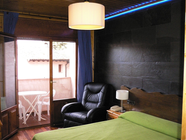 Imagen de la habitación del Hotel Do&ntilde;a Blanca, Sierra de Albarrac&iacute;n. Foto 4
