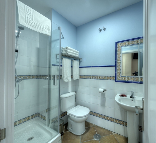 Imagen de la habitación del Hotel Doña Lina. Foto 15