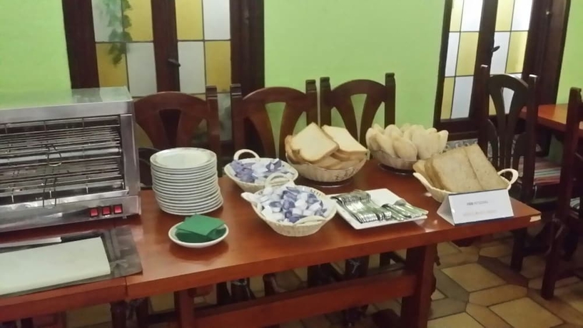 Imagen del bar/restaurante del Hotel Doña Lina. Foto 2