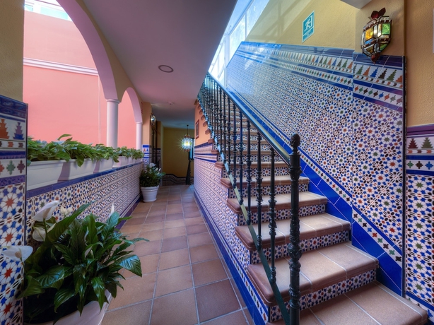 Imagen de los interiores del Hotel Doña Lina. Foto 19