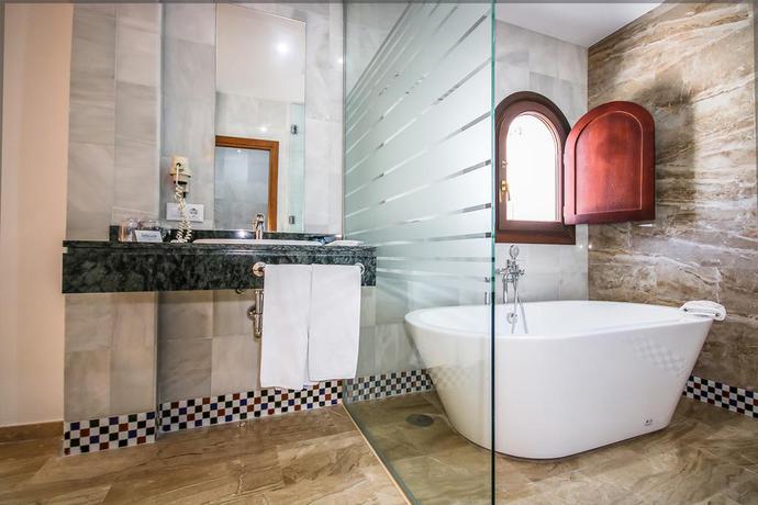 Imagen general del Hotel Doña Lola Zahara. Foto 2