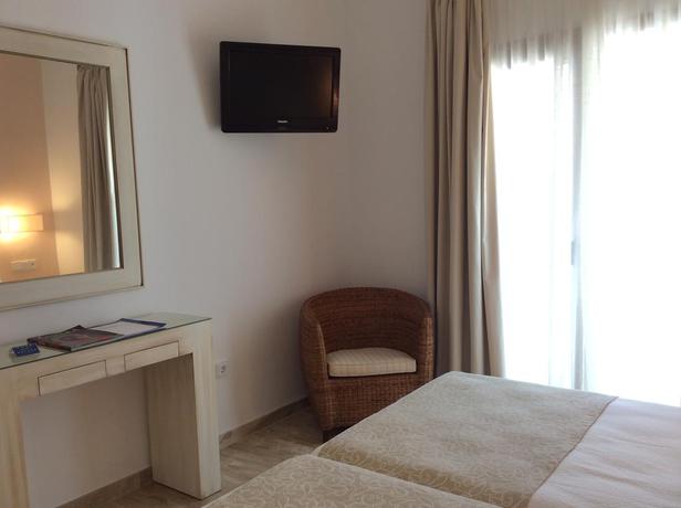 Imagen de la habitación del Hotel Doña Lola Zahara. Foto 7