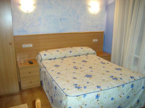 Imagen de la habitación del Hotel Doña María, Gijón. Foto 12