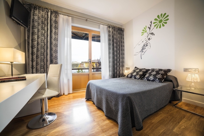 Imagen de la habitación del Hotel Doña Mayor. Foto 3