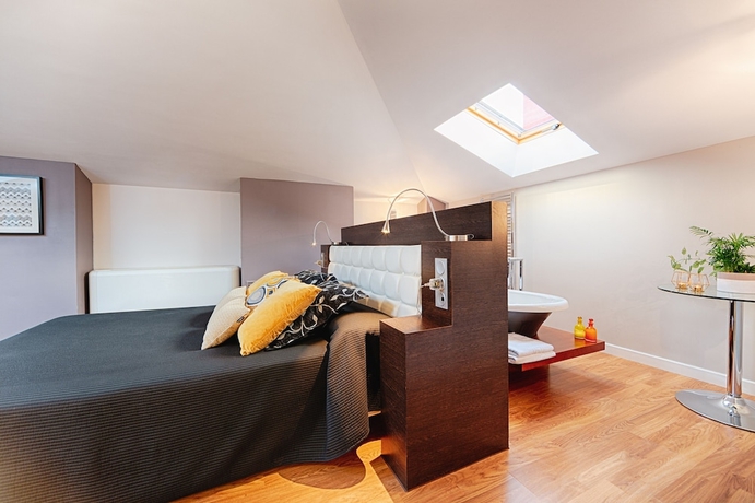 Imagen de la habitación del Hotel Doña Mayor. Foto 6