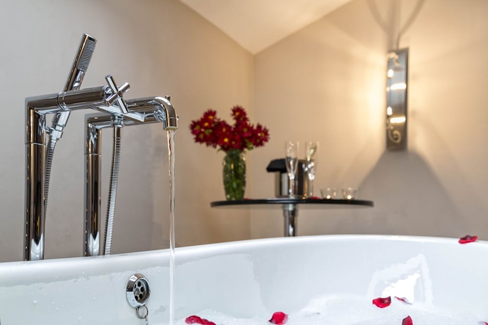 Imagen de la habitación del Hotel Doña Mayor. Foto 9