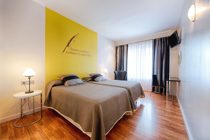 Imagen de la habitación del Hotel Doña Mayor. Foto 11