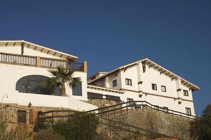 Imagen de los exteriores del Hotel Doña Pakyta. Foto 9