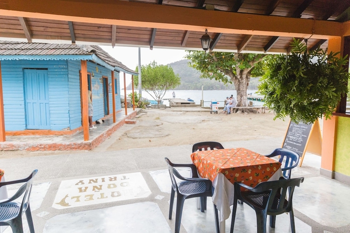 Imagen del bar/restaurante del Hotel Do&ntilde;a Triny. Foto 5