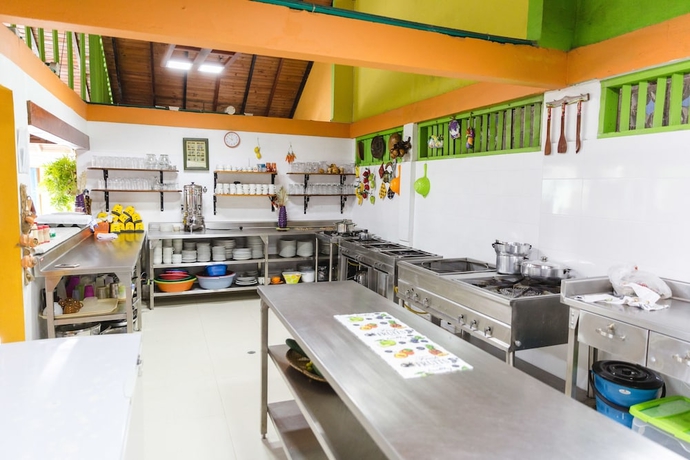 Imagen del bar/restaurante del Hotel Do&ntilde;a Triny. Foto 6