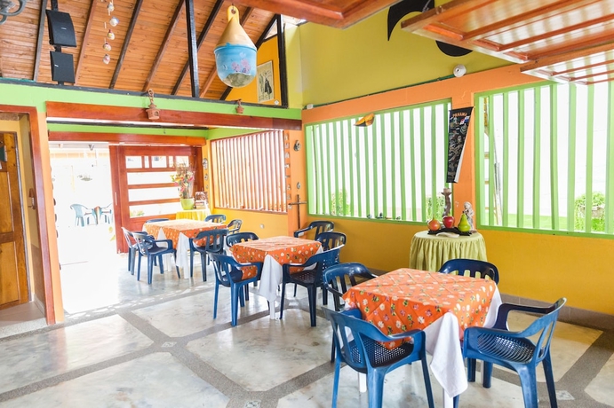 Imagen del bar/restaurante del Hotel Do&ntilde;a Triny. Foto 7