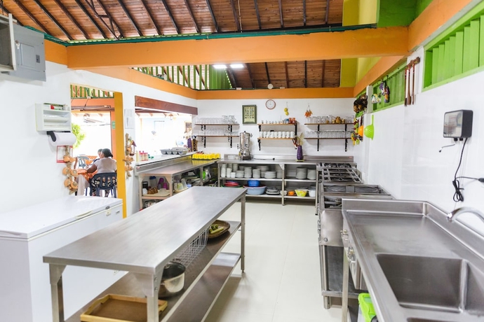 Imagen del bar/restaurante del Hotel Do&ntilde;a Triny. Foto 8